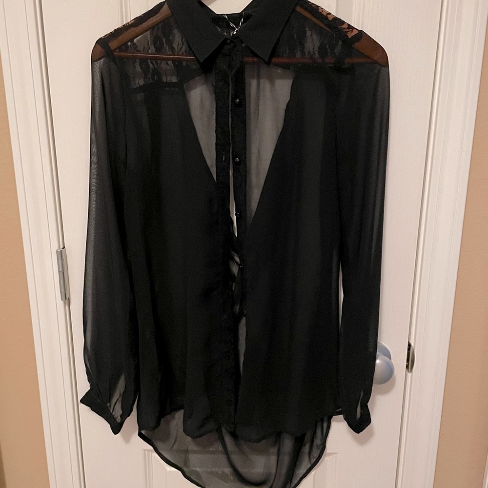 BKE boutique ladies top, very unique!